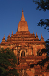Myanmar - Bagan: Shwesandaw Pagoda - photo by W.Allgwer - Die Shwesandaw-Pagode wird vor allem zum Sonnenuntergang viel besucht. Der Stupa der goldenen (shwe) Haarreliquie (sandaw) gehrt zu den ersten Bauprojekten Anawrahtas. Chronikberichten zufolge
