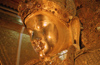 Myanmar - Mandalay: Mahamuni Buddha - face - art - Asia - photo by W.Allgwer - Die Mahanuni-Statue in der gleichnamigen Pagode ist die mit Abstand meistverehrte Figur Myanmars und zhlt mit der Shwedagon-Pagode und dem Goldenen Felsen zu den Hauptpilgerz
