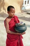 Myanmar / Burma - Bagan: young monk with offerings in a pot - novice (photo by J.Kaman)