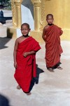 Myanmar / Burma - Nyaungshwe: novice monks (photo by J.Kaman)