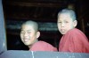 Myanmar / Burma - Nyaungshwe: novice monks II (photo by J.Kaman)
