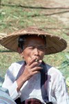 Myanmar / Burma - Nyaungshwe: woman smoking (photo by J.Kaman)