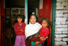 Nepal - Annapurna region: mother and daughters - photo by G.Friedman