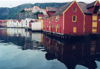 Norway / Norge - Bergen / BGO (Hordaland): houses on the water (photo by Michelle Murphy)