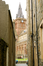Orkney island, Mainland- Kirkwall - View of the cathedral, Saint Magnus from an alley - photo by Carlton McEachern