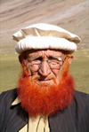 Pakistan - Shandur Pass - Chitral District, North-West Frontier Province: Pakistani man with hat and red beard - Pashtun - photo by R.Zafar