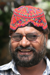 Karachi, Sindh, Pakistan: man wearing a Sindhi cap - photo by R.Zafar