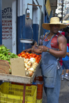 Panama City: vegetable vendor at La Bajada de Salsipuedes - photo by H.Olarte
