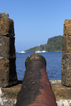 Fuerte de San Jeronimo - cannon aimed at the sea, Portobello, Coln, Panama, Central America - Patrimonio de la Humanidad - photo by H.Olarte