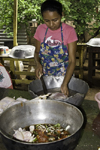La Villa, Azuero, Los Santos province, Panama: woman preparing chicken for a delicious sancocho at El Ciruelo folk food place - photo by H.Olarte