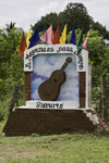 Guarar, Azuero Peninsula, Los Santos province, Panama: town entrance sign to Guarar - guitar - photo by H.Olarte