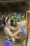 Azuero, Los Santos province, Panama: s woman cuts pieces of pork chorizo santeo for sale at the side of the road that goes from Chitr to Divisa - photo by H.Olarte