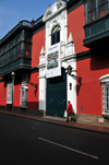 Lima, Peru: Casa Riva-Agero - red faade with colonial balconies of the Museum of Folk Arts - Museo de Artes e Tradiciones Populares - Pontifcia Universidad Catlica de Peru - Jirn Caman - photo by M.Torres