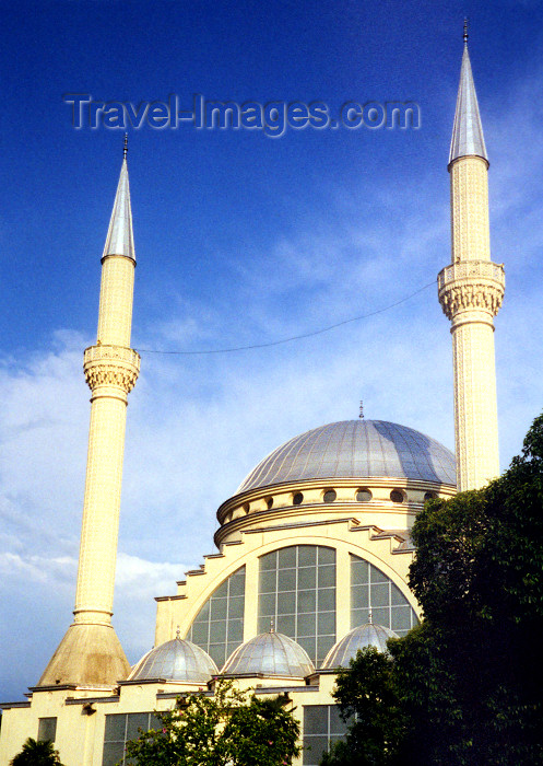 albania2: Albania / Shqiperia - Shkodër / Skadar: Sheik Zamil Abdullah Al-Zamil Mosque, built by the Saudis in a city with Christian majority - photo by M.Torres - (c) Travel-Images.com - Stock Photography agency - Image Bank