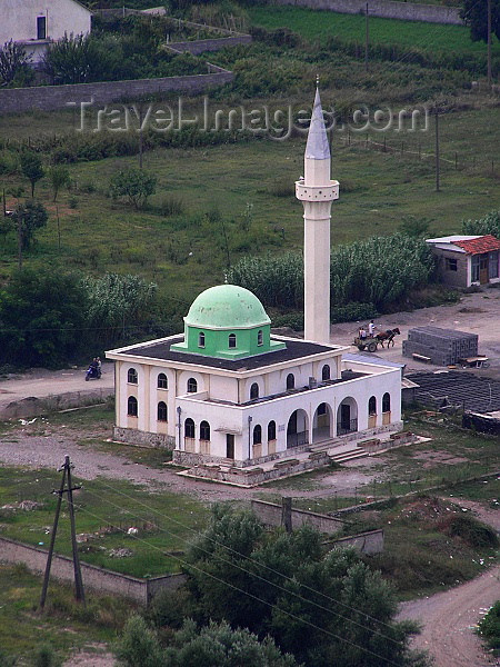 albania47: Albania / Shqiperia - Shkodër/ Shkoder / Shkodra: mosque by the river - photo by J.Kaman - (c) Travel-Images.com - Stock Photography agency - Image Bank