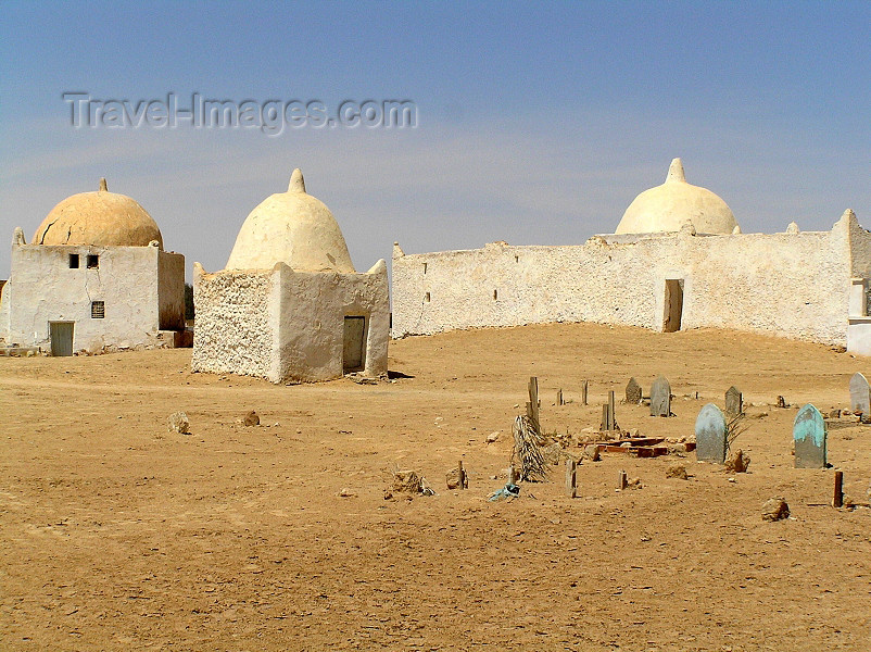 algeria39: Algeria / Algerie - Touggourt - Wilaya de Ouargla: tombs of the Constantine kings - photo by J.Kaman -  tombeaux des rois constantins - (c) Travel-Images.com - Stock Photography agency - Image Bank