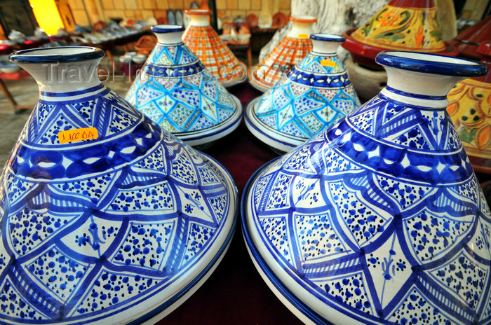 algeria404: Tipaza, Algeria / Algérie: tagine pots, made of glazed clay | tajines - marmites traditionnelles en terre cuite vernissée - photo by M.Torres - (c) Travel-Images.com - Stock Photography agency - Image Bank