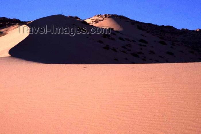 algeria5: Algérie - Dunes in the Algérien Sahara desert - photographie par C.Boutabba - dunes dans le Sahara Algérien - (c) Travel-Images.com - Stock Photography agency - Image Bank
