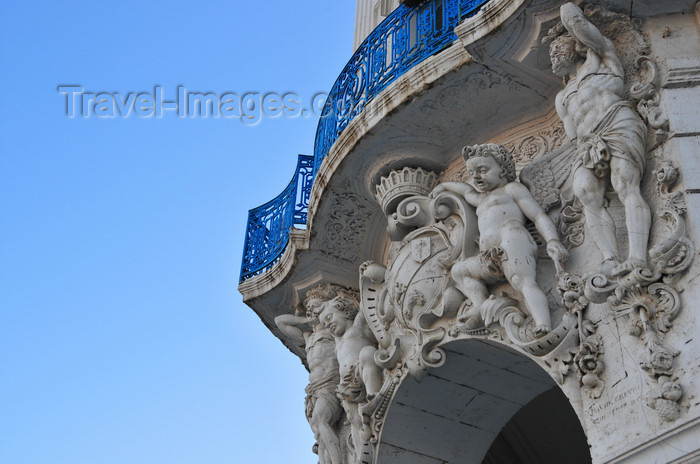 algeria557: Algiers / Alger - Algeria / Algérie: angels and armorial bearings - building decoration - Ernesto Che Guevara avenue, corner with Martyrs' square | anges et armoiries - décoration d'immeuble - coin av. Ernesto Che Guevara, place des Martyrs - photo by M.Torres - (c) Travel-Images.com - Stock Photography agency - Image Bank