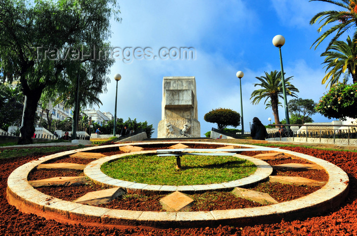 algeria598: Algiers / Alger - Algeria / Algérie: floral clock park - the clock's dial | parc de l'horloge florale - cadran de l'horloge - photo by M.Torres - (c) Travel-Images.com - Stock Photography agency - Image Bank
