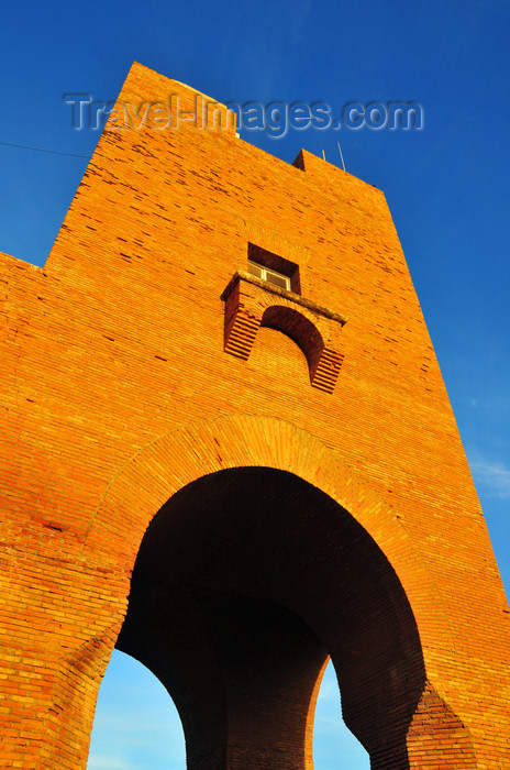 algeria732: Sidi Fredj  / Sidi-Ferruch - Alger wilaya - Algeria / Algérie: red brick tower | tour rouge - photo by M.Torres - (c) Travel-Images.com - Stock Photography agency - Image Bank