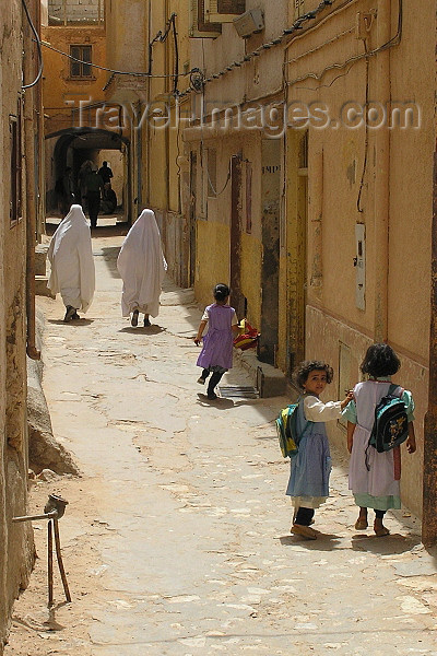 algeria81: Algeria / Algerie - M'zab - Ghardaïa wilaya: backstreets of Ghardaia - photo by J.Kaman - ruelle de Ghardaia - (c) Travel-Images.com - Stock Photography agency - Image Bank