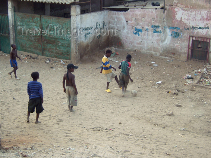 angola1: Angola - Luanda: kids playing soccer / rapazes angolanos a jogar futebol - photo by A.Parissis - (c) Travel-Images.com - Stock Photography agency - Image Bank