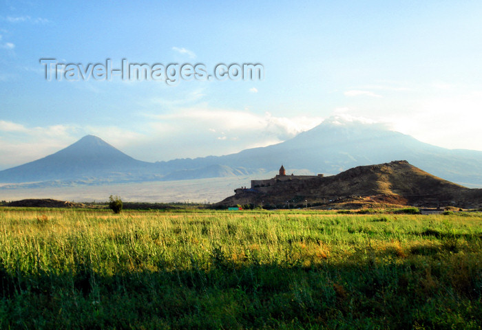 armenia87: Armenia - Khor Virap, Ararat province: the monastery and Mount Ararat - photo by A.Ishkhanyan - (c) Travel-Images.com - Stock Photography agency - Image Bank