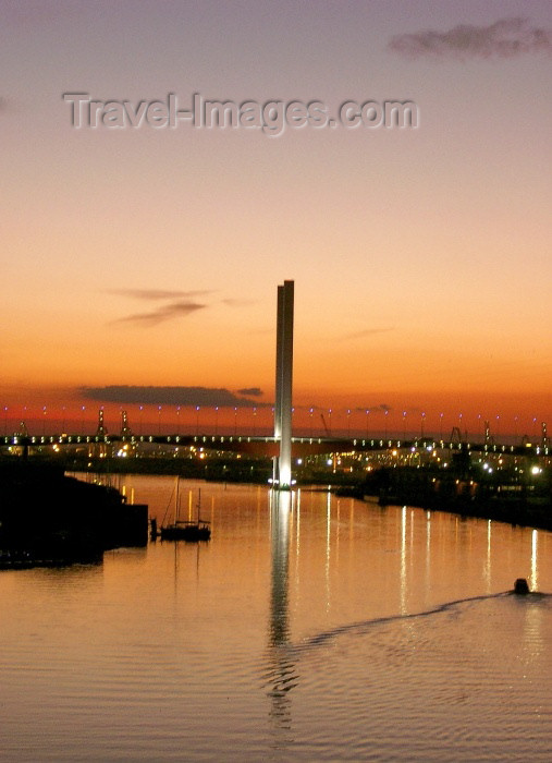 australia148: Australia - Melbourne (Victoria): Sunset on the Yarra River - Bolte Bridge - twin Cantilever bridge - architects Denton Corker Marshall - Docklands - photo by Luca Dal Bo - (c) Travel-Images.com - Stock Photography agency - Image Bank