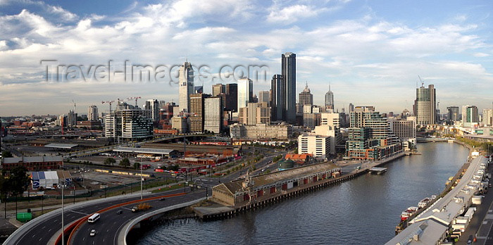 australia150: Australia - Melbourne (Victoria): day view - sky line - CBD and the Yarra river - photo by Luca Dal Bo - (c) Travel-Images.com - Stock Photography agency - Image Bank