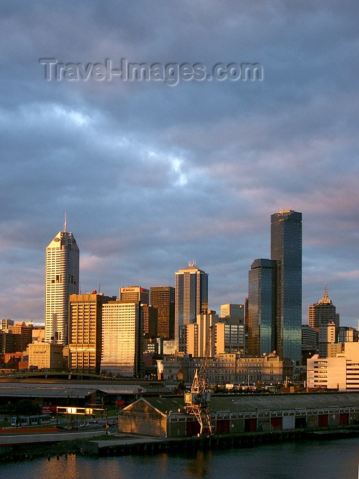 australia151: Australia - Melbourne (Victoria): at sunset - Central Business District skyscrapers - photo by Luca Dal Bo - (c) Travel-Images.com - Stock Photography agency - Image Bank
