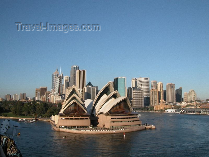 australia27: Australia - Sydney / SYD / RSE / LBH - New South Wales: the Opera House (photo by Tim Fielding) - (c) Travel-Images.com - Stock Photography agency - Image Bank