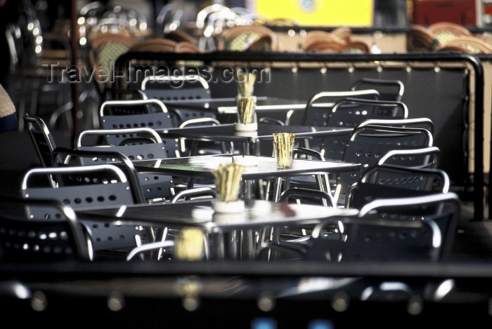 australia346: Australia - Melbourne (Victoria): cafe - empty metal chairs and tables - photo by  Steve Lovegrove - (c) Travel-Images.com - Stock Photography agency - Image Bank
