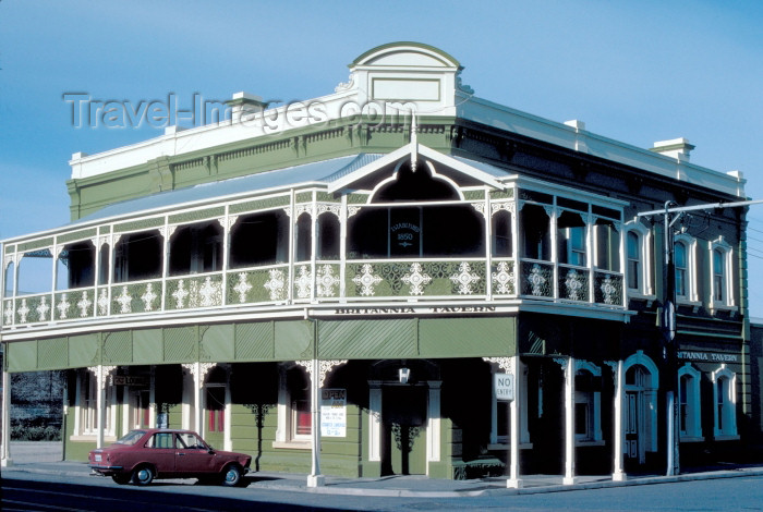 australia384: Australia - Port Adelaide (SA): Classic Australian Hotel - Britannia Tavern - lodging - photo by Rod Eime - (c) Travel-Images.com - Stock Photography agency - Image Bank