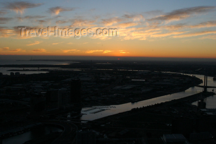 australia551: Australia - Melbourne (Victoria): Sunset over the Yarra River - photo by R.Zafar - (c) Travel-Images.com - Stock Photography agency - Image Bank