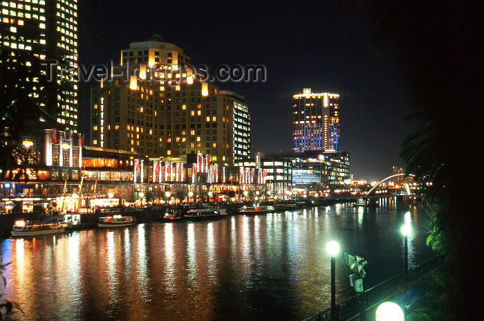 australia635: Australia - Melbourne: night on the river - Victoria - photo by S.Lovegrove - (c) Travel-Images.com - Stock Photography agency - Image Bank