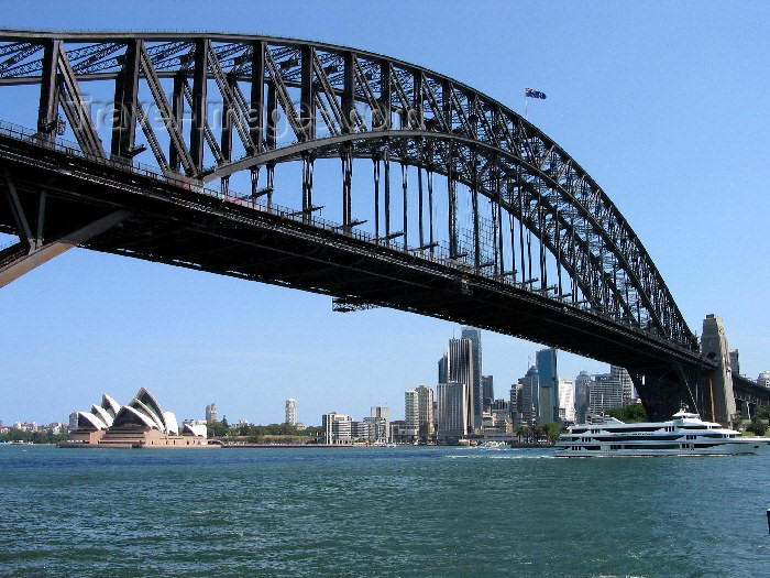 australia83: Australia - Sydney (NSW): Harbour Bridge - from the quays (photo by Angel Hernandez) - (c) Travel-Images.com - Stock Photography agency - Image Bank