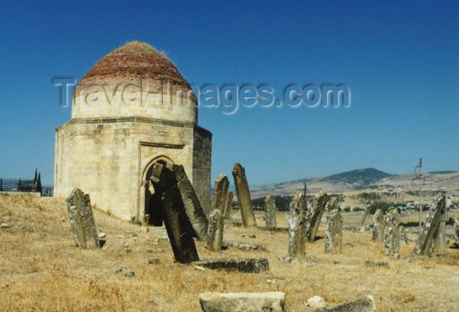 azer114: Azerbaijan - Eddi Gyumbez / Eddi Gumbaz - Samaxi Rayonu: Shirvan Khans tombs - Mausoleum (photo by G.Frysinger) - (c) Travel-Images.com - Stock Photography agency - Image Bank