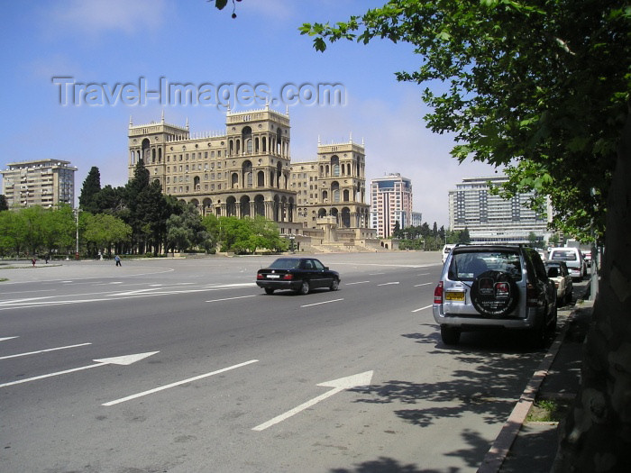 azer122: Azerbaijan - Baku: Azadlig square and Government House - photo by F.MacLachlan - (c) Travel-Images.com - Stock Photography agency - Image Bank
