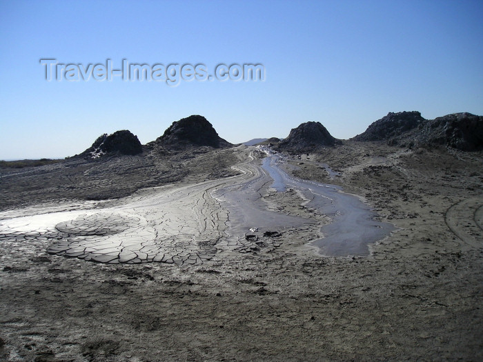 azer130: Azerbaijan - Gobustan / Qobustan / Kobustan: a "sierra" of mud volcanos - photo by Fiona MacLachlan - (c) Travel-Images.com - Stock Photography agency - Image Bank
