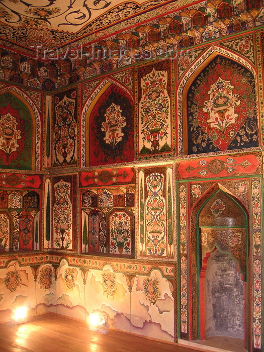 azer138: Azerbaijan - Sheki: the Khan's palace - interior decoration - frescoes (photo by A.Kilroy) - (c) Travel-Images.com - Stock Photography agency - Image Bank