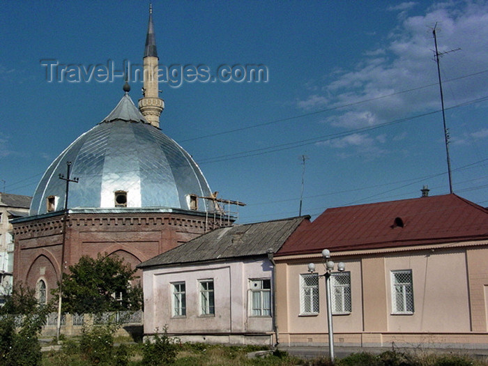 azer166: Azerbaijan - Quba / Guba / Kuba: Juma mosque - octogonal with a zinc dome (photo by A.Slobodianik) - (c) Travel-Images.com - Stock Photography agency - Image Bank