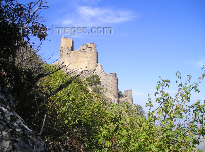 azer184: Chirag Gala / Ciraq Qala - Davachi rayon, Azerbaijan: the castle seen from below - built by the Sassanid Empire - photo by F.MacLachlan - (c) Travel-Images.com - Stock Photography agency - Image Bank
