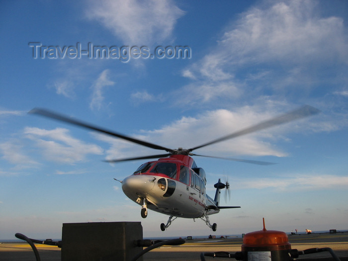 azer190: Caspian sea - Sikorsky S-76A helicopter landing on oil rig - East West Helicopters - Central Azeri section of Azeri-Chirag-Gunashli oil field - photo by L.McKay - (c) Travel-Images.com - Stock Photography agency - Image Bank