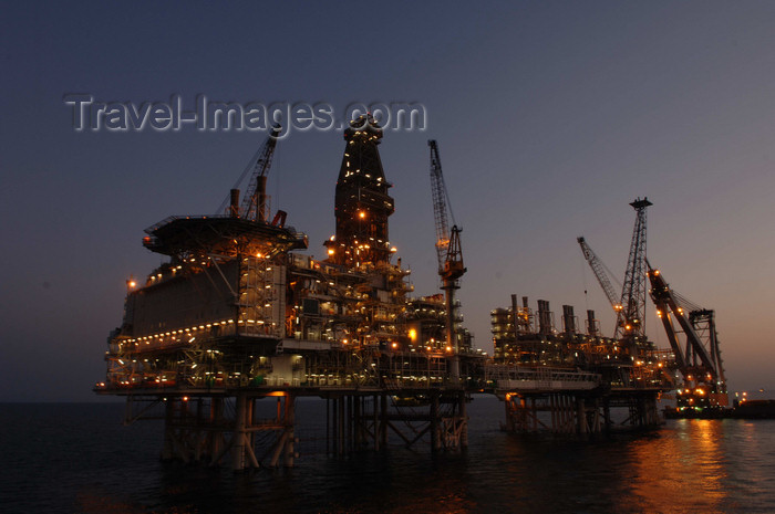azer192: Caspian sea - oil rig - Topsides and CWP - BP is operator for the Azerbaijan International Operating Company (AIOC) - Central Azeri section of Azeri-Chirag-Gunashli oil field - photo by L.McKay - (c) Travel-Images.com - Stock Photography agency - Image Bank