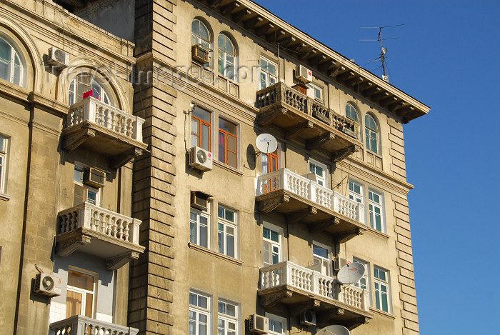azer22: Azerbaijan - Baku: Monolit, a massive Soviet apartment block built in the 1940s - architect: Konstantin Ivanovich Senchikhin - photo by M.Torres - (c) Travel-Images.com - Stock Photography agency - Image Bank