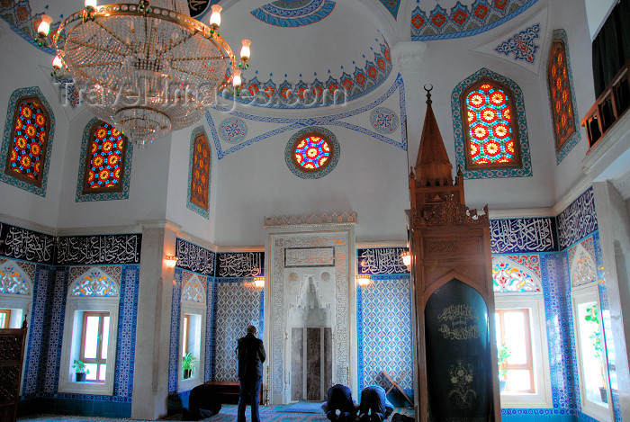 azer286: Azerbaijan - Baku: Martyrs mosque - interior - men praying - Martyrdoom Mosque - religion - Islam - photo by Miguel Torres - (c) Travel-Images.com - Stock Photography agency - Image Bank