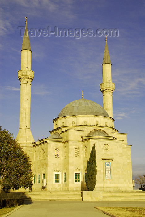 azer287: Azerbaijan - Baku: Turkish mosque - Martyrs mosque - Sunni mosque near Martyrs alley - Mimar Sinan - Sahidlik Mascidi - photo by Miguel Torres - (c) Travel-Images.com - Stock Photography agency - Image Bank