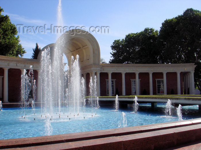 azer417: Ganca / Ganja - Azerbaijan: museum and fountain - photo by F.MacLachlan - (c) Travel-Images.com - Stock Photography agency - Image Bank