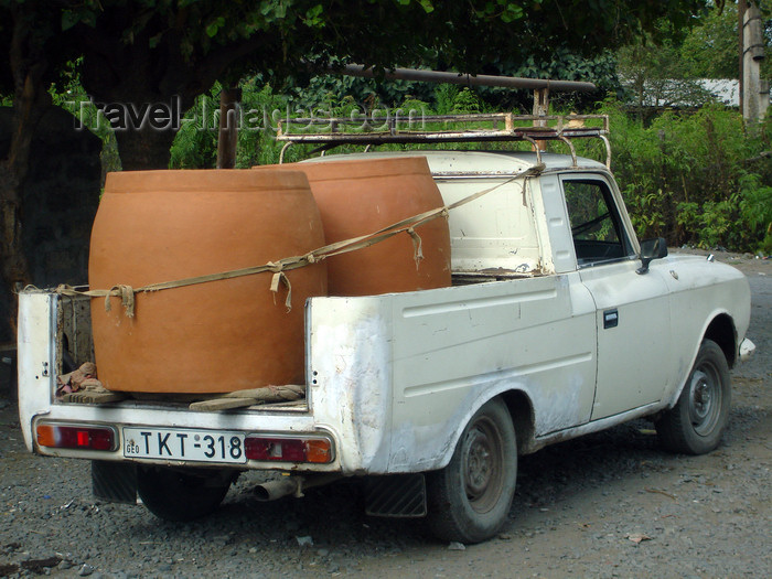 azer471: Azerbaijan - Ilisu - Hamam istisu a Georgian pick-up with and heavy load - photo by F.MacLachlan - (c) Travel-Images.com - Stock Photography agency - Image Bank